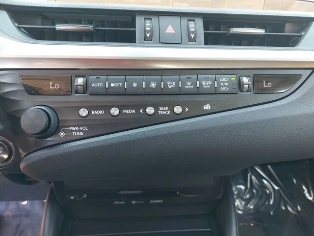 Used 2020 White Lexus 350 image 25