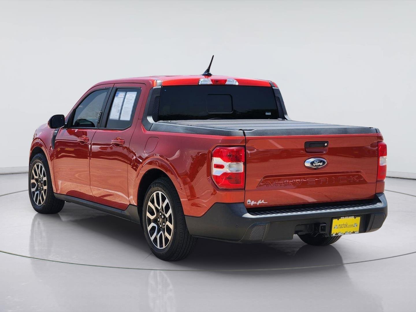 Used 2022 Hot Pepper Red Metallic Tinted Clearcoat Ford LARIAT image 4