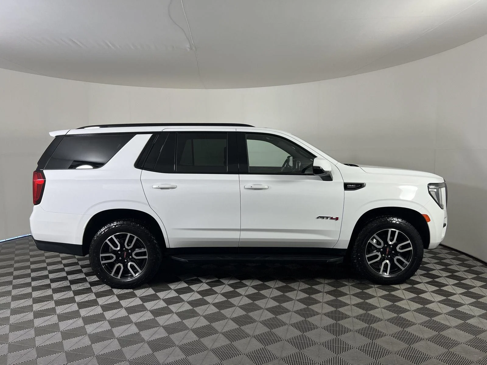 Used 2023 SUMMIT WHITE GMC AT4 image 28