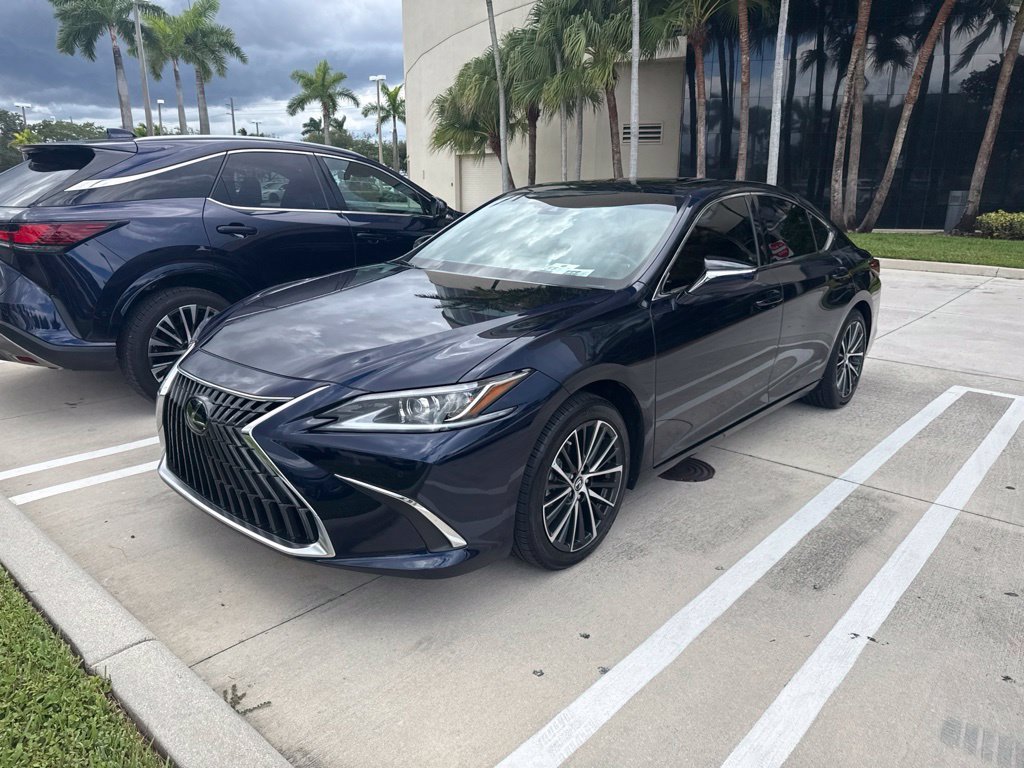 Used 2024 Mica Lexus ES 350 image 3