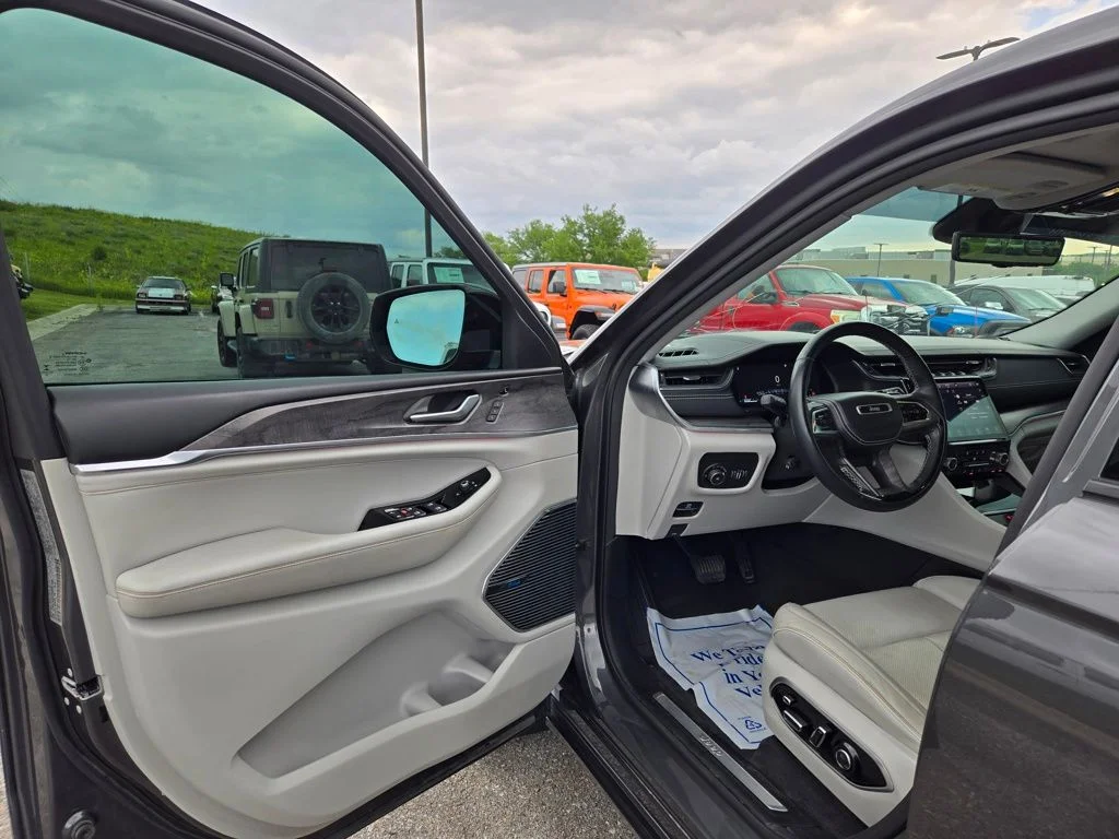 Used 2022 Gray Jeep Overland image 14