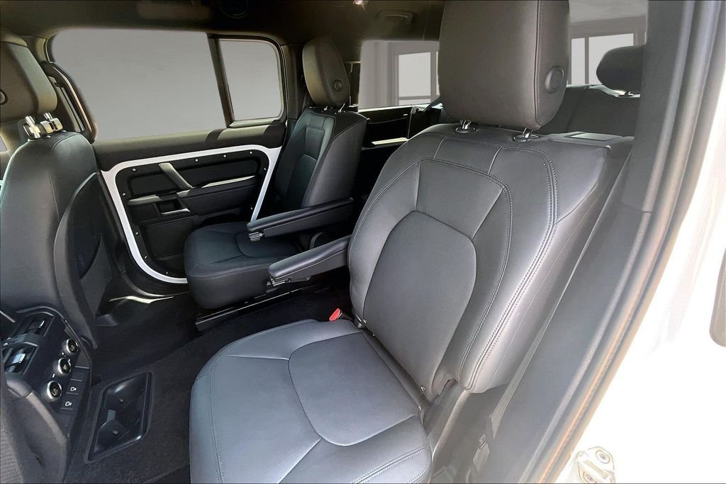Used 2025 Fuji White Land Rover X-Dynamic SE image 26