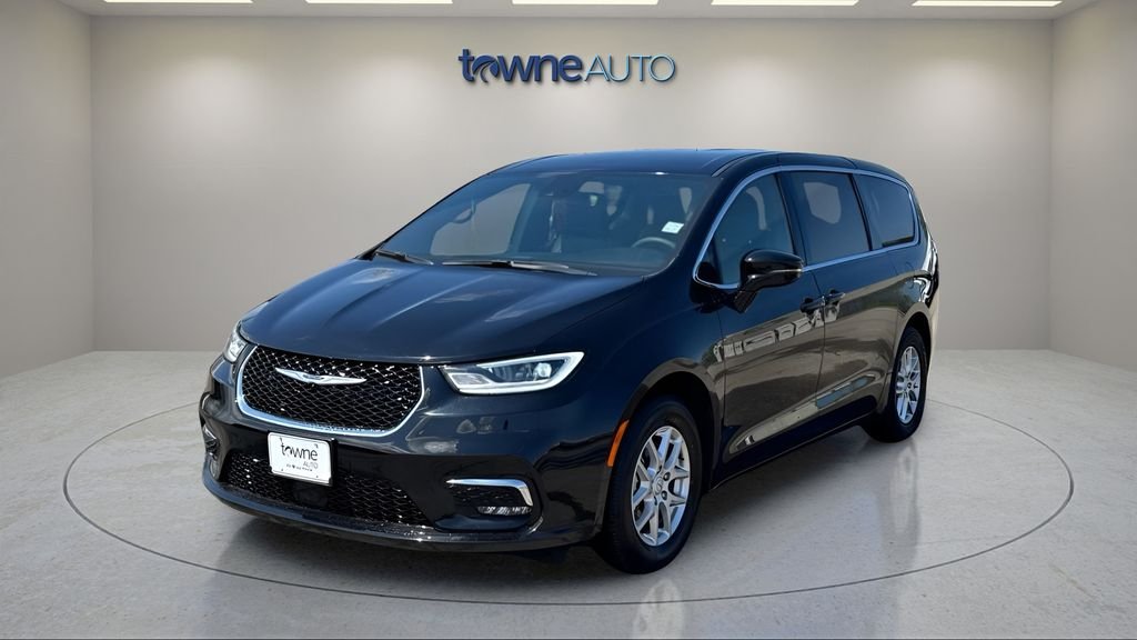 2026 Chrysler Pacifica Select's photo