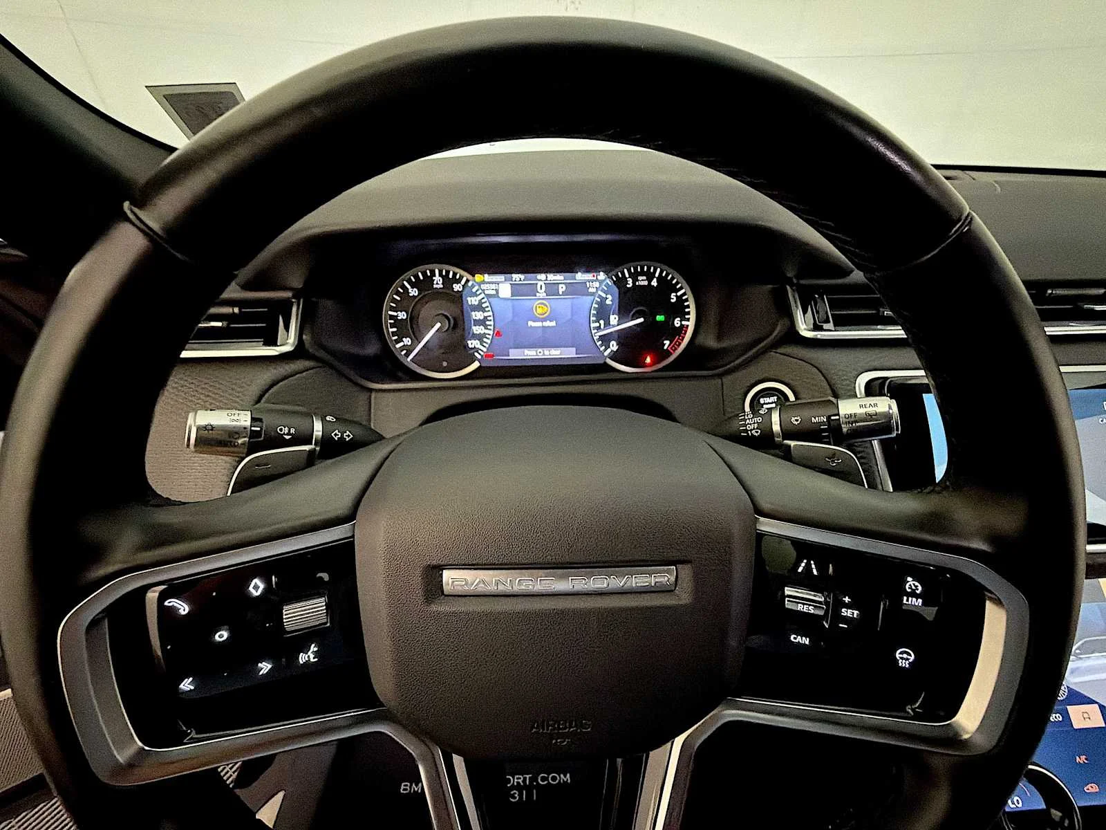 Used 2022  Land Rover S image 13