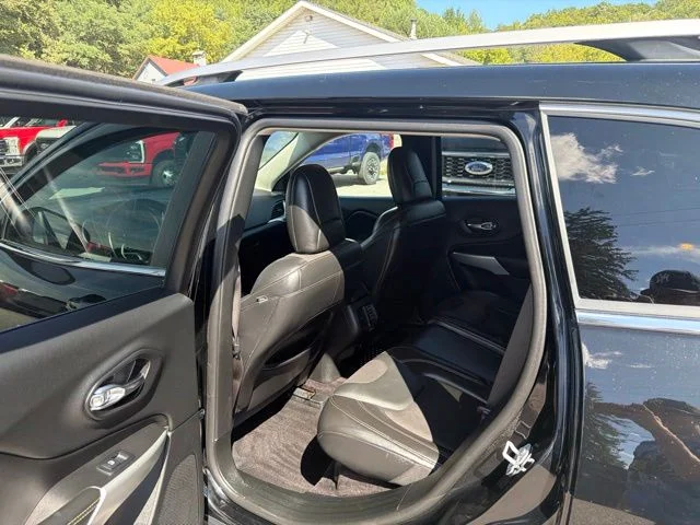 Used 2018 Diamond Black Jeep Latitude Plus image 43