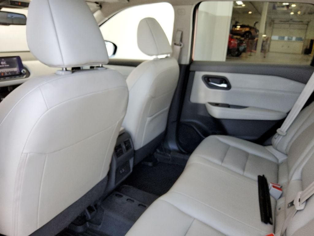 Used 2023 Red Nissan SL image 19