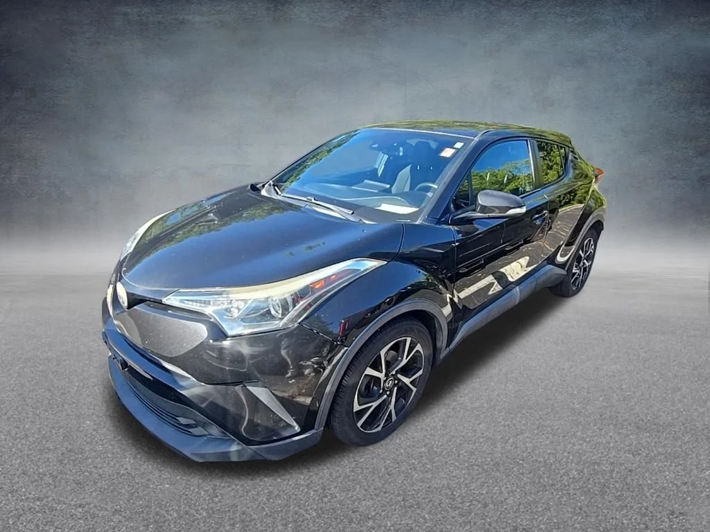 Used 2018 Black Toyota XLE image 3