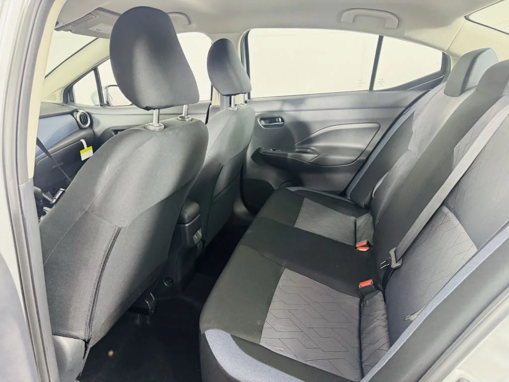 Used 2025 Silver Nissan 1.6 SV image 16