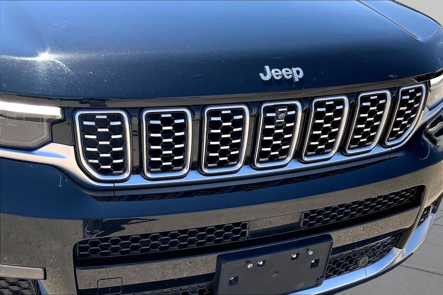 Used 2021 Diamond Black Crystal Pearlcoat Jeep Summit image 29