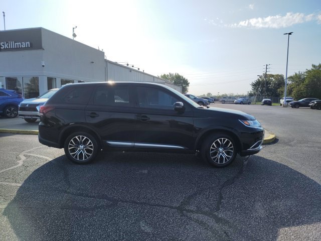 Used 2017 Black Mitsubishi SE image 8