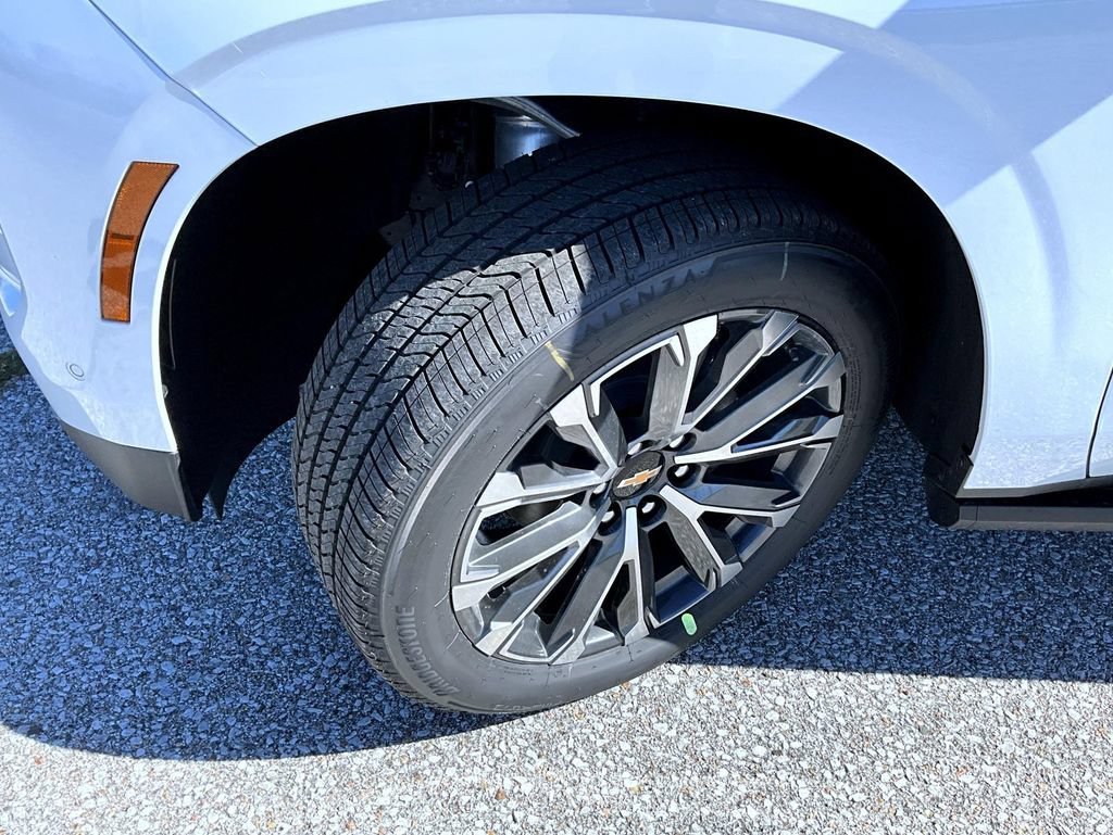 New 2026 Polar White Tricoat Chevrolet High Country image 24