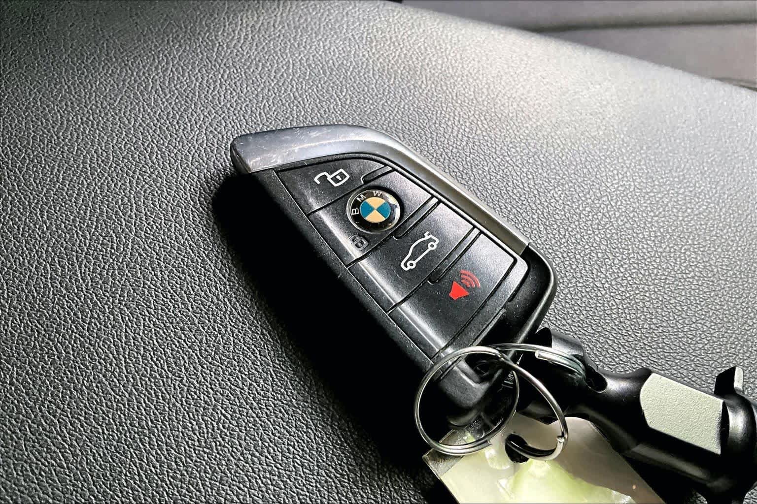 Used 2021 Alpine White BMW sDrive30i image 14