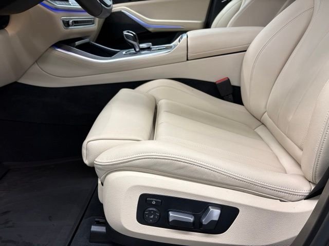 Used 2022 White BMW xDrive40i image 20