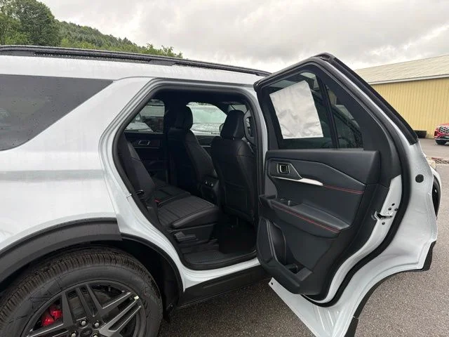 New 2026 Space White Metallic Ford ST-Line image 47