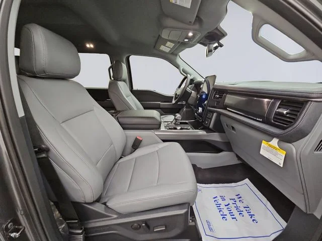 2025 Ford F-150 Lightning Flash - Photo 15