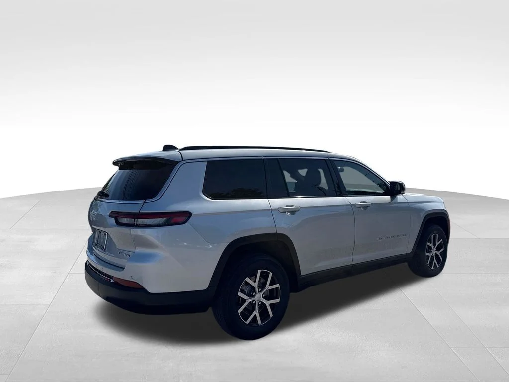 Used 2024 Silver Jeep Limited image 6