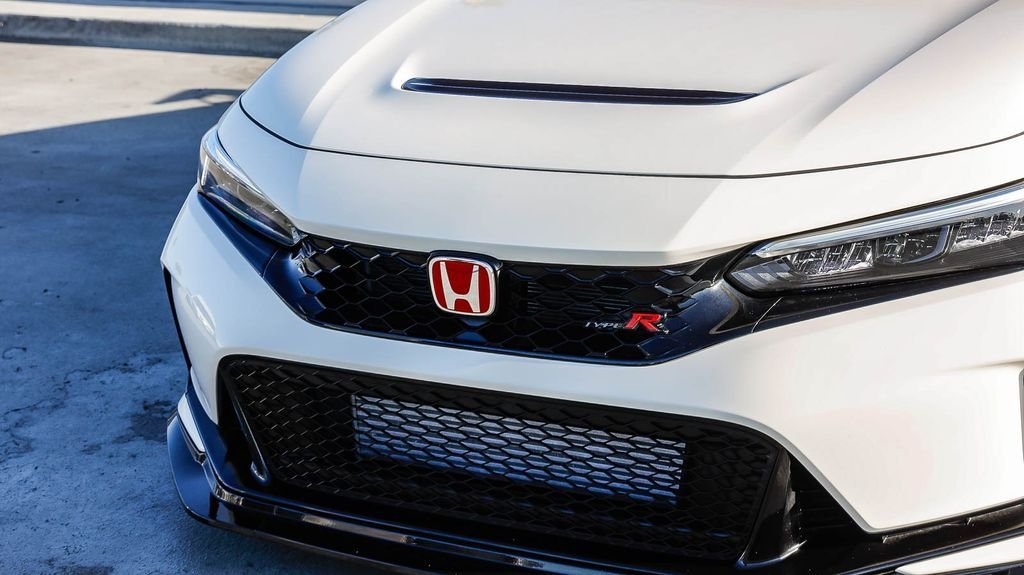 Used 2025 Championship White Honda  image 6