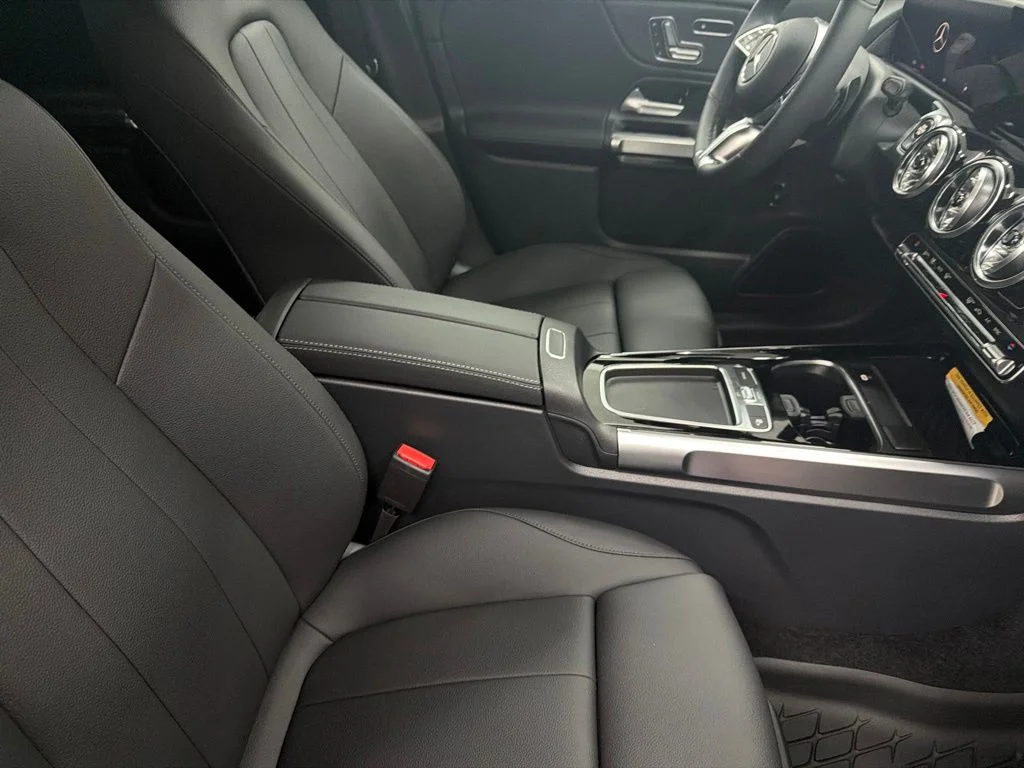 New 2026 Black Mercedes-Benz GLB 250 image 29