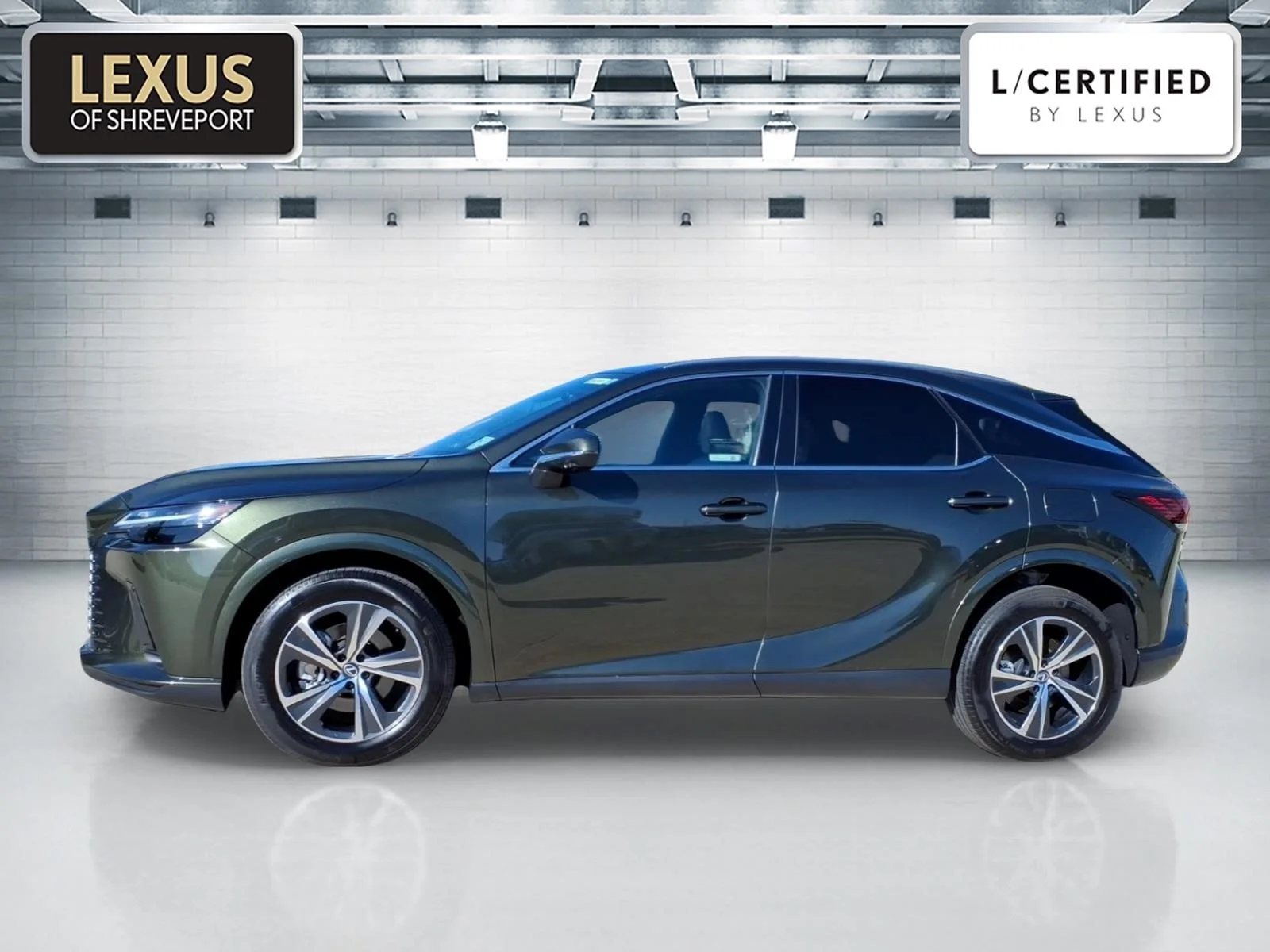 Used 2025 Nori Green Pearl Lexus Premium image 2