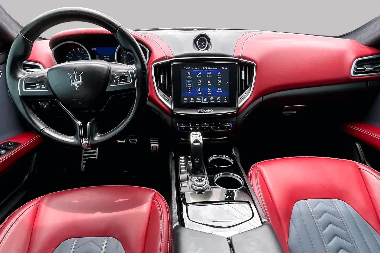 Used 2019 Rosso Folgore Mica Maserati GranLusso image 16