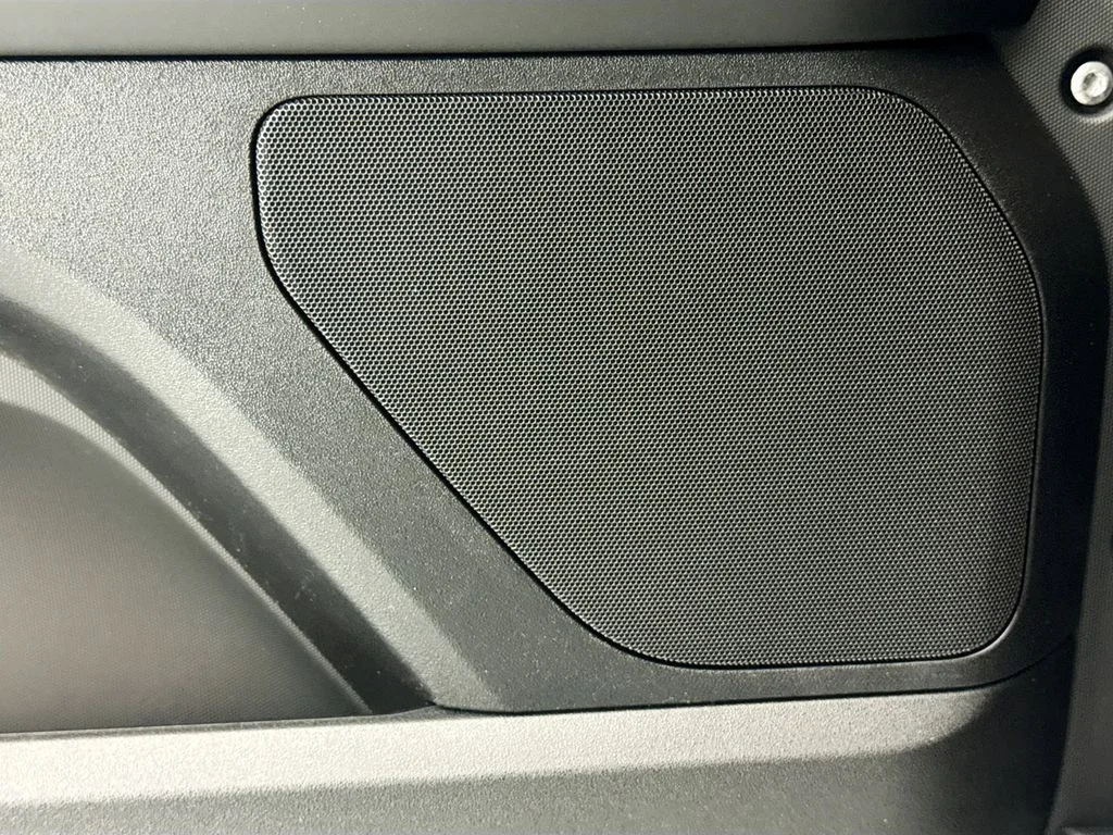 New 2026 Santorini Black Land Rover X-Dynamic SE image 19