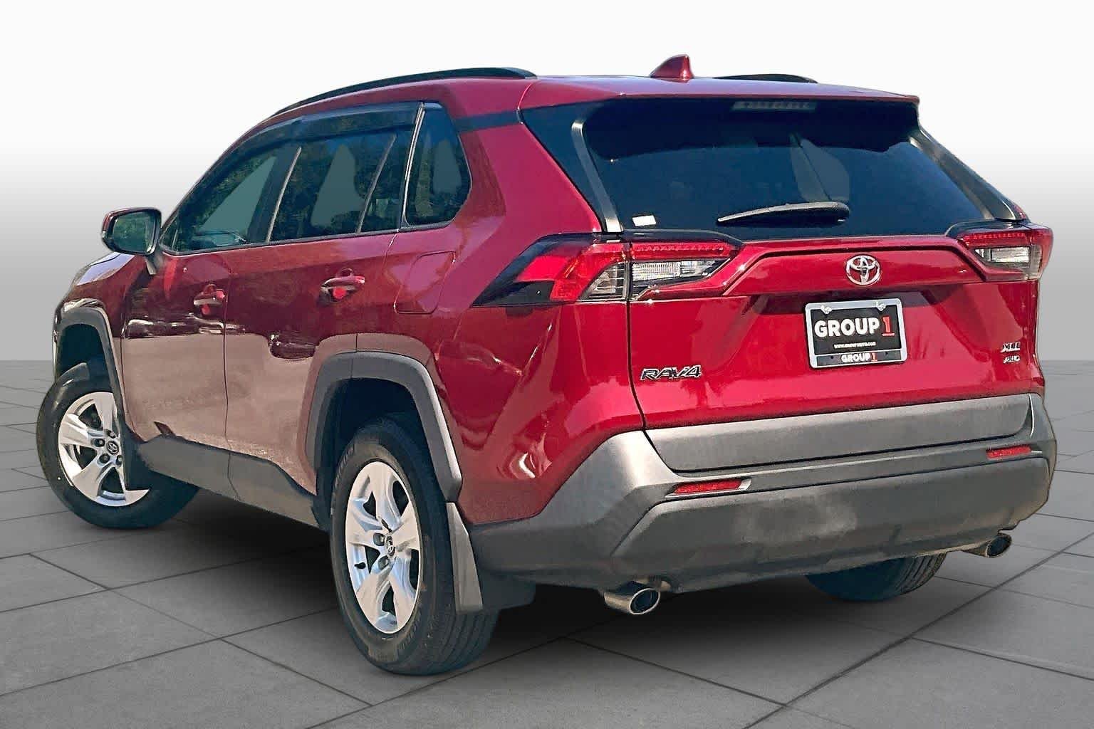 Used 2021 Ruby Flare Pearl Toyota XLE image 12