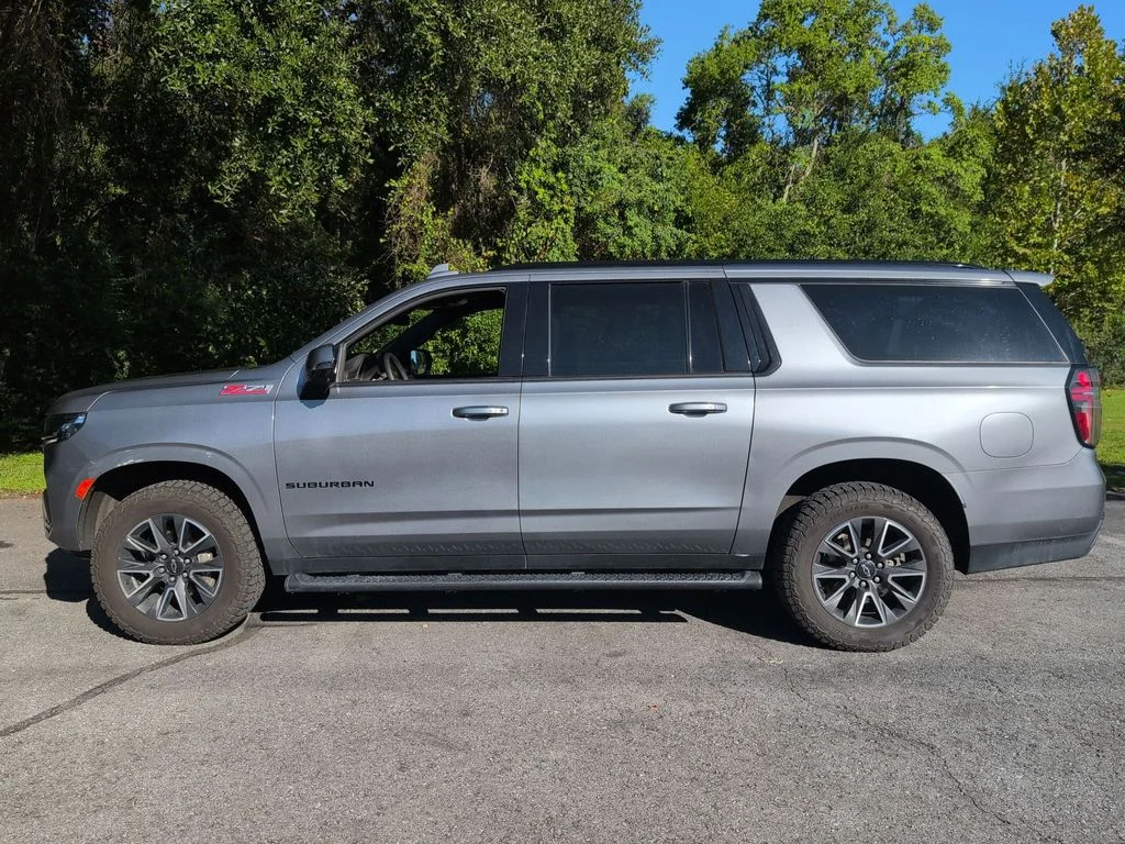 Used 2022 Gray Chevrolet Z71 image 2
