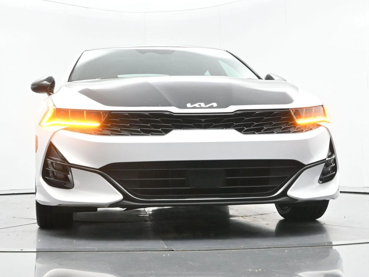 Used 2022 Glacial White Pearl Kia GT-Line image 44
