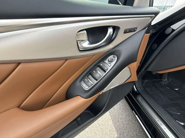 Used 2023 Black INFINITI LUXE image 13
