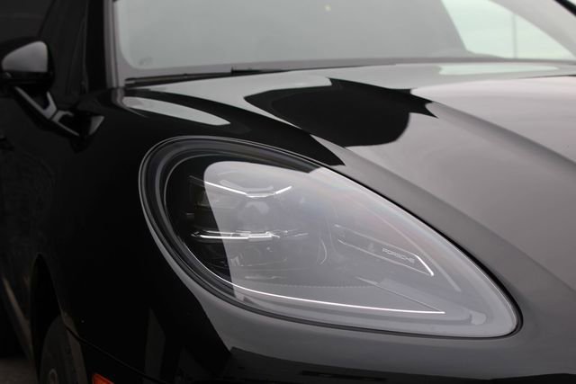 2026 Porsche Macan - Photo 12