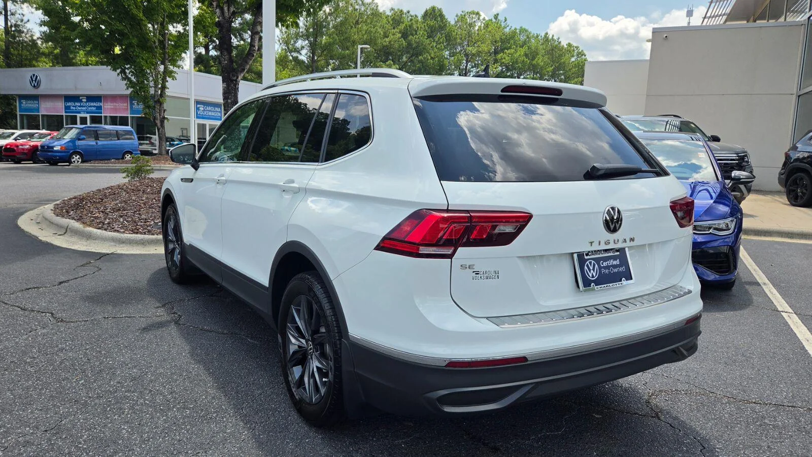 Certified Used 2022 Pure White Volkswagen SE image 3