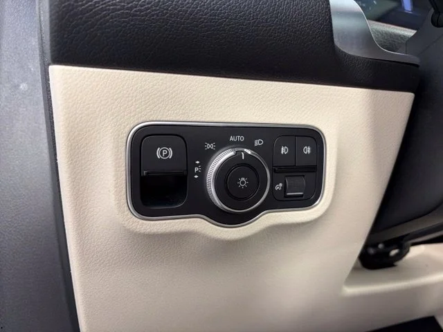 Used 2022  Mercedes-Benz GLB 250 image 21