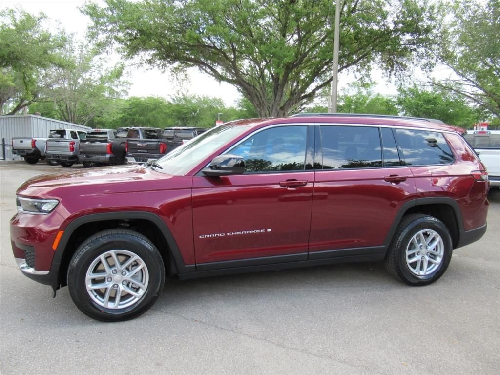New 2026 Velvet Red Pearl-Coat Exterior Paint Jeep Laredo X image 4