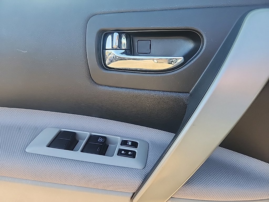 Used 2015 Graphite Blue Nissan S image 25