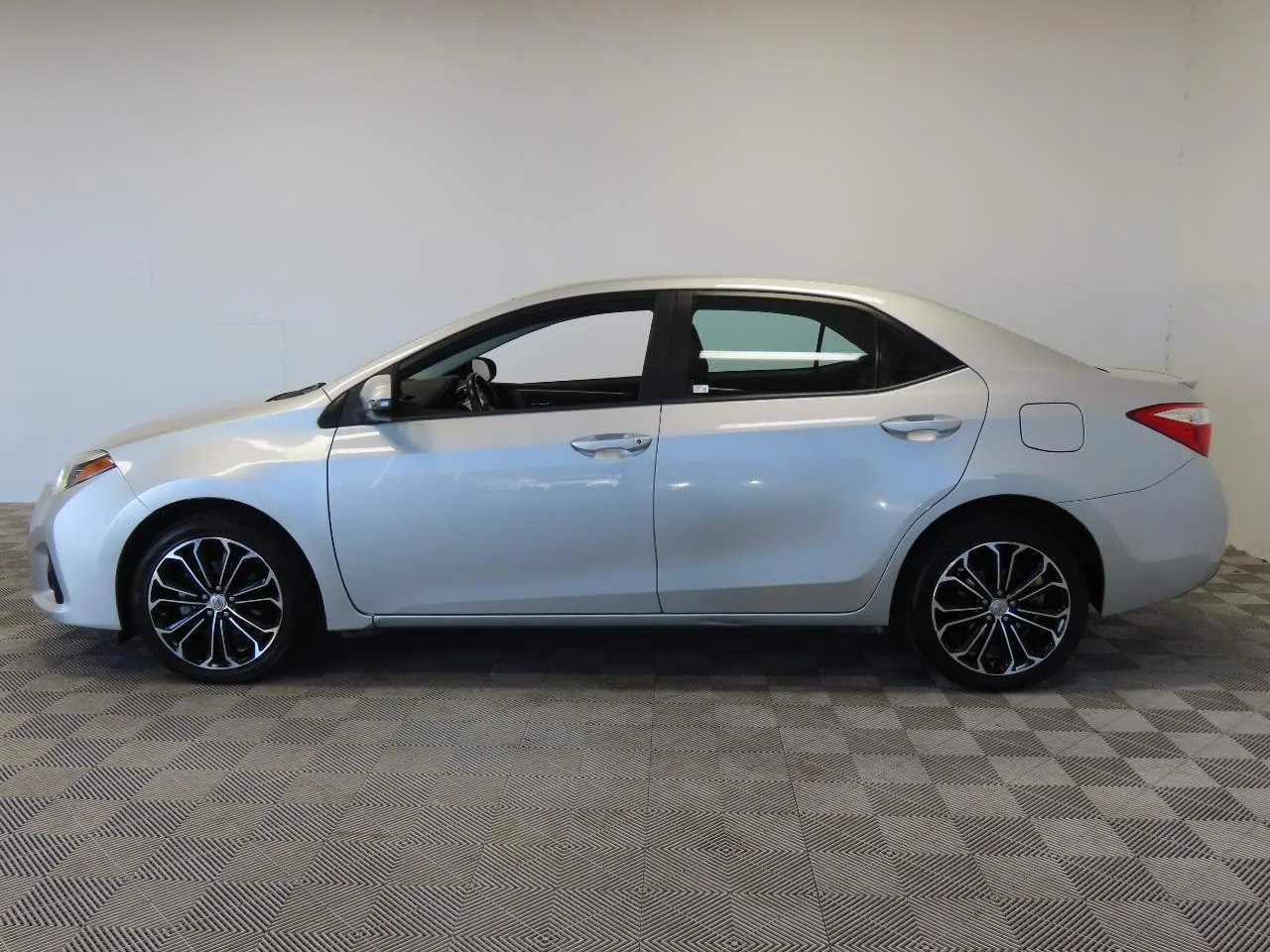 Used 2016 Classic Silver Metallic Toyota S Plus image 5