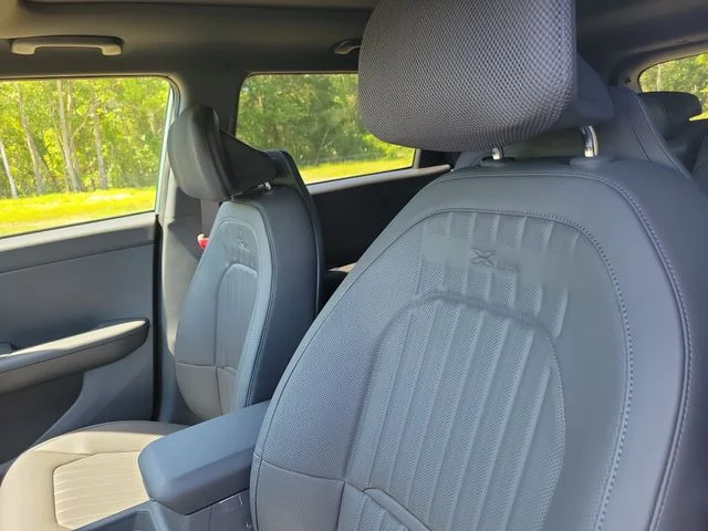 New 2027 Iceberg Green Kia X-Line S image 18