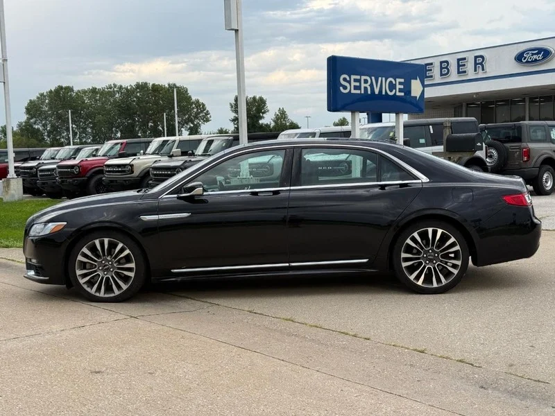 Used 2020 Black Lincoln Reserve AWD image 2