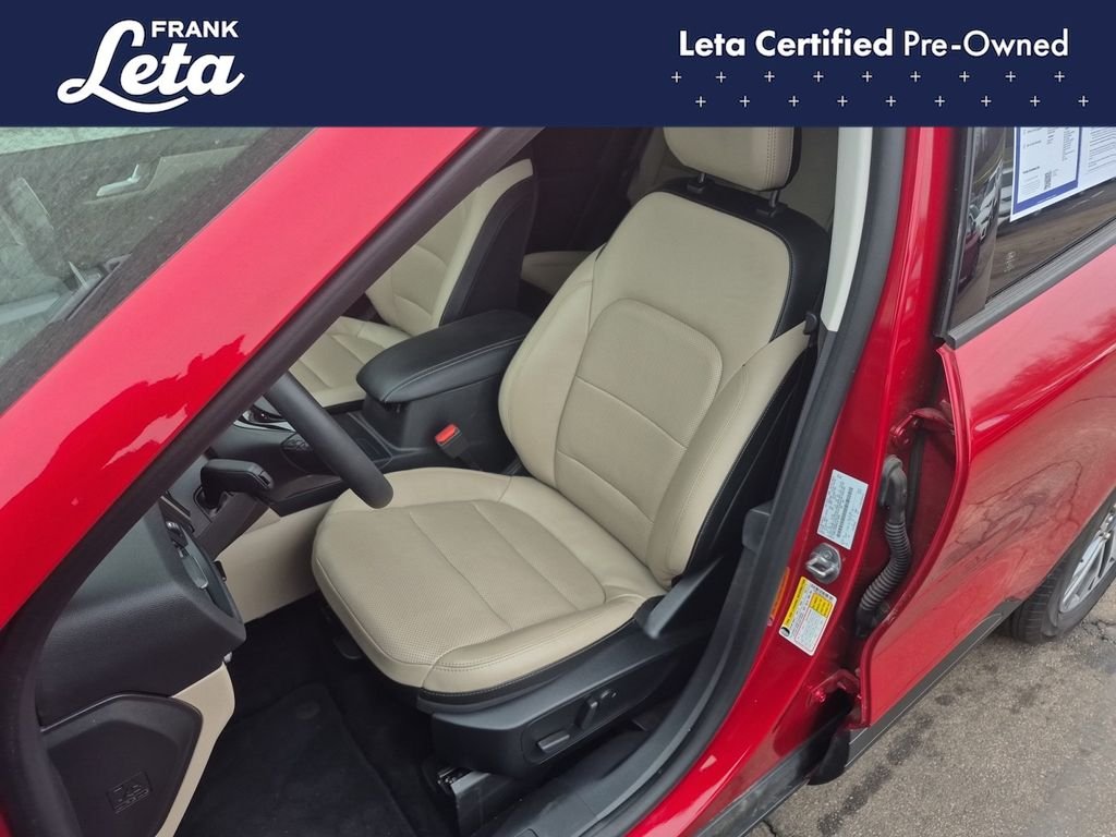 Used 2022 Rapid Red Metallic Tinted Clearcoat Ford  image 18