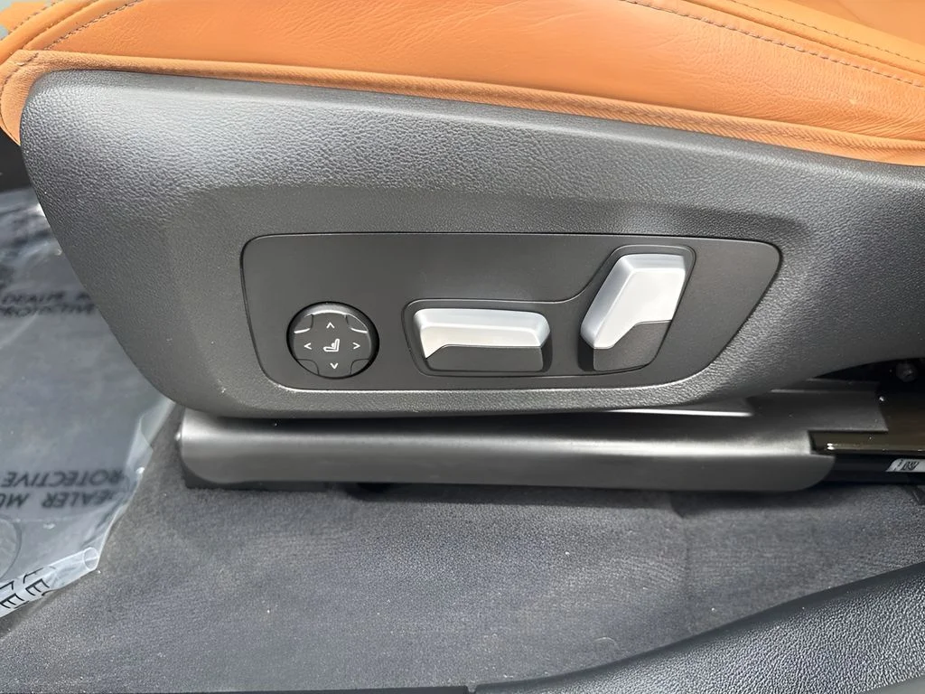 Used 2024 Gray BMW sDrive30i image 10