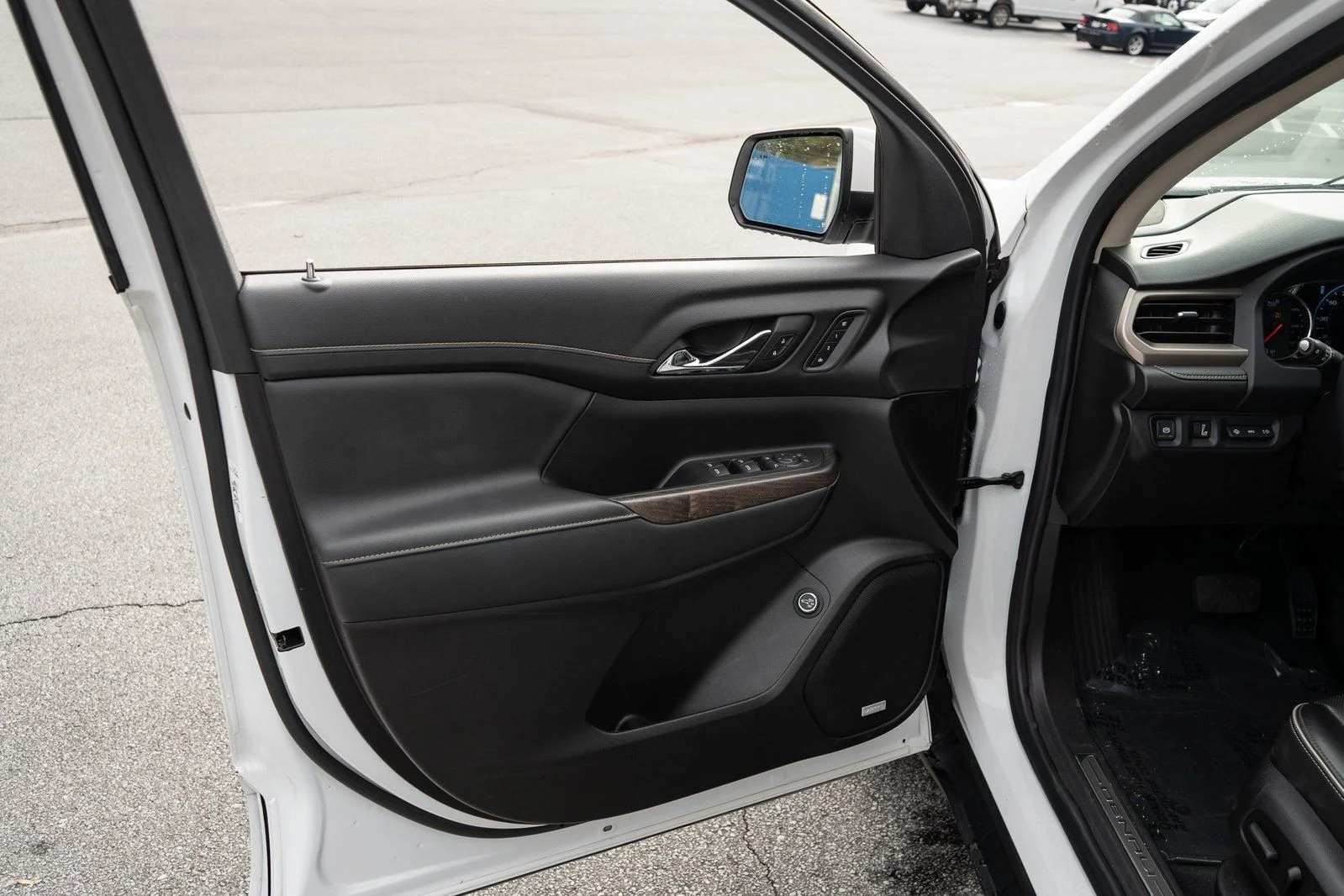 Used 2023 White GMC Denali image 16