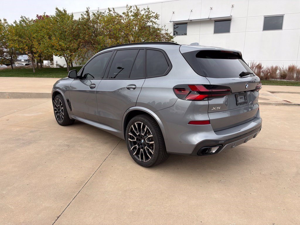 Used 2024 Gray BMW xDrive40i image 7