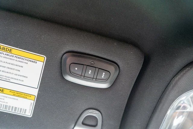 Used 2023 White Jeep Latitude image 37