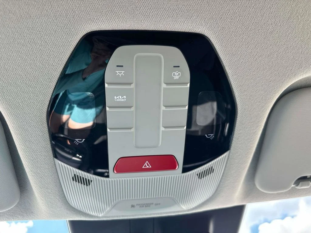 2025 Kia K4 LXS - Photo 48