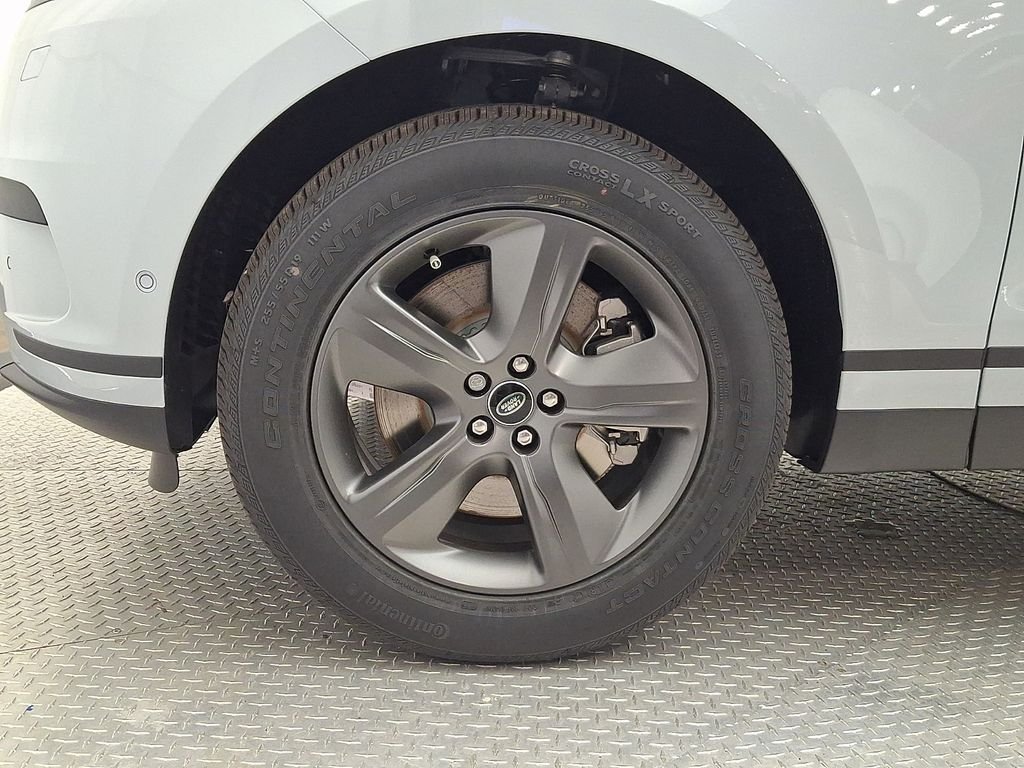 New 2026 Arroios Grey Metallic Land Rover S image 5