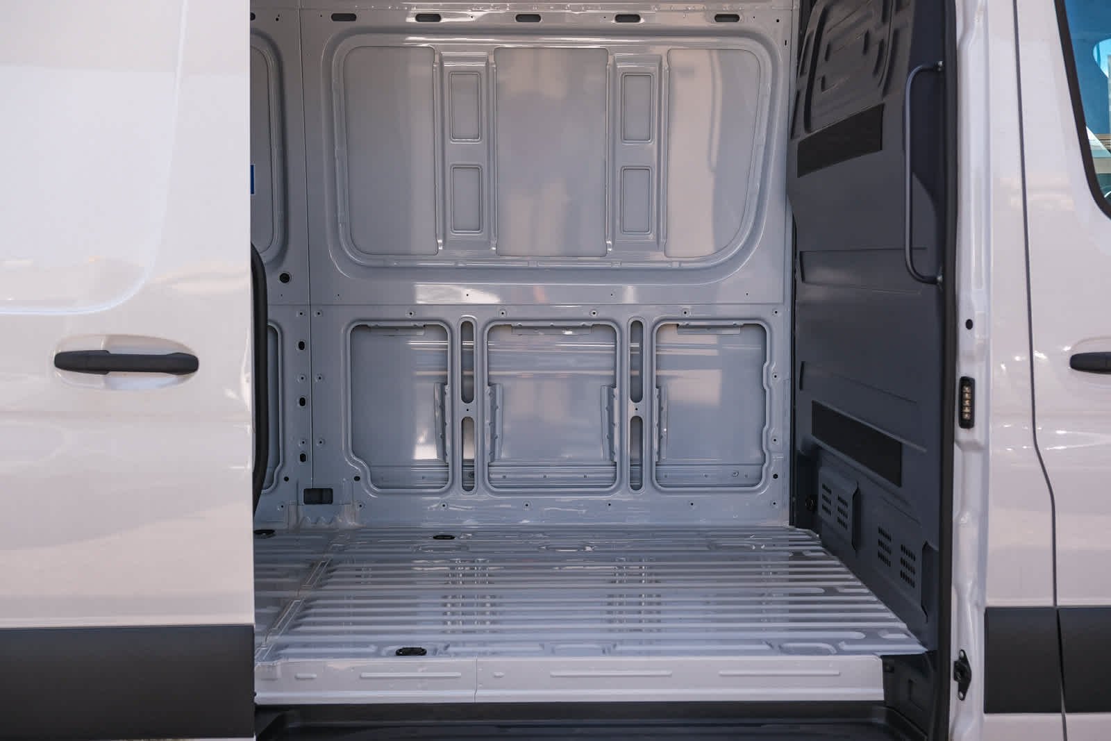 New 2025 Arctic+White Mercedes-Benz Cargo 144 WB  RWD 2.0L 4-Cylinder image 32