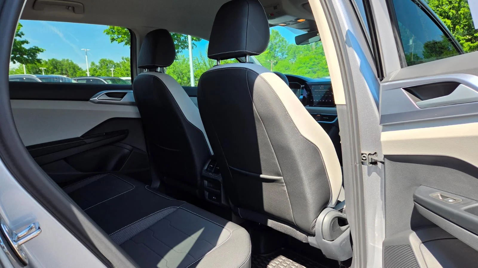 2025 Volkswagen Taos SE - Photo 54