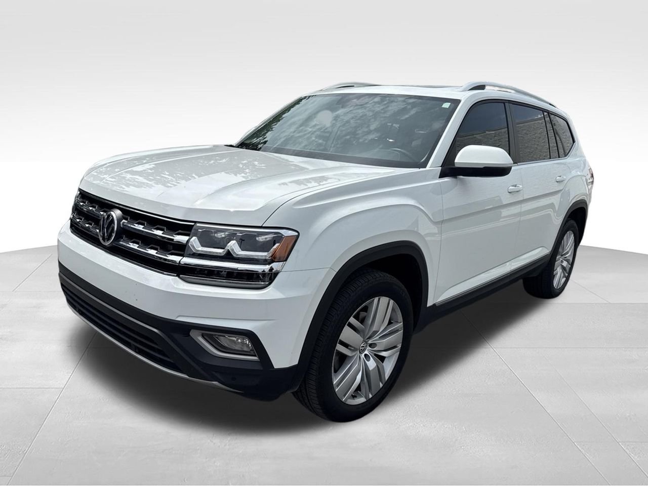 Used 2019 White Volkswagen SEL image 1