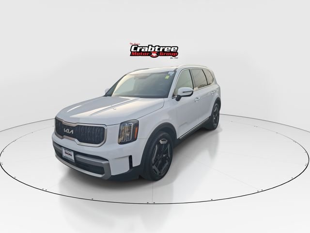 Used 2023 White Kia EX image 4