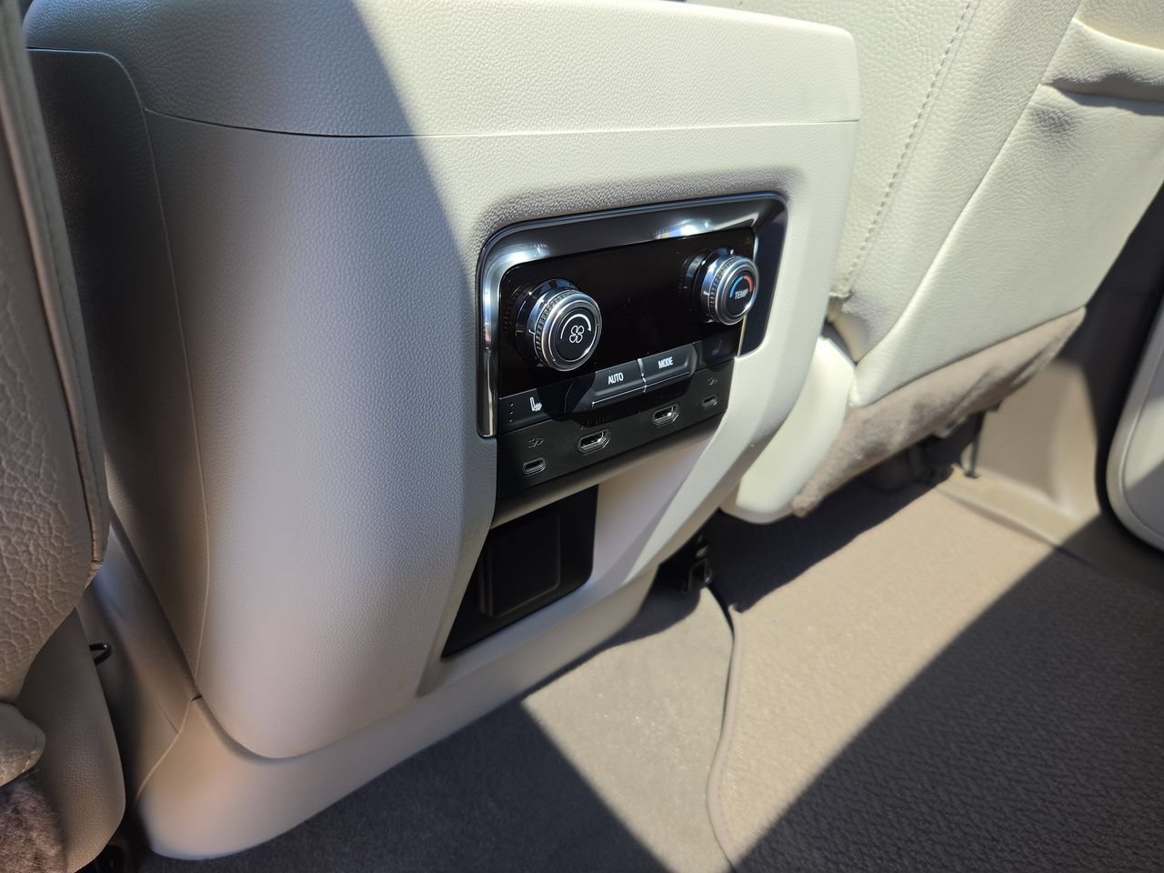 2026 GMC Yukon XL Denali - Photo 22