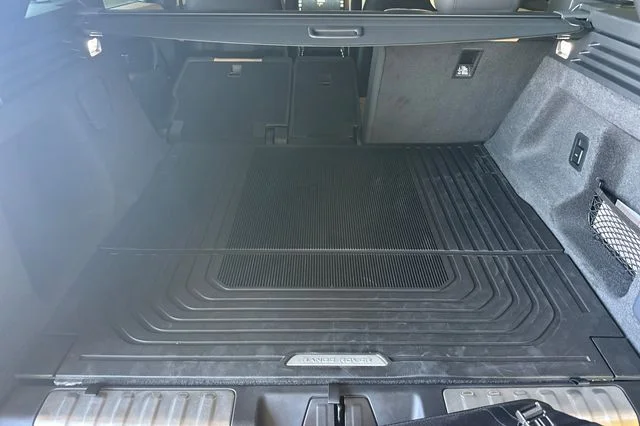 New 2026 Santorini Black Land Rover Dynamic SE image 14